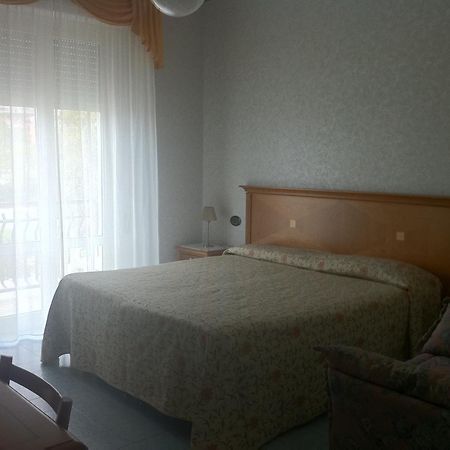 Hotel Lido Deiva Marina Exteriér fotografie