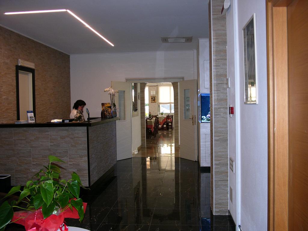 Hotel Lido Deiva Marina Exteriér fotografie